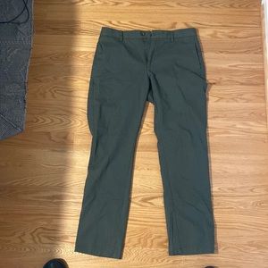 Amazon Essentials Men's Slim-Fit Wrinkle-Resistant Flat-Front Chino olive 31x30